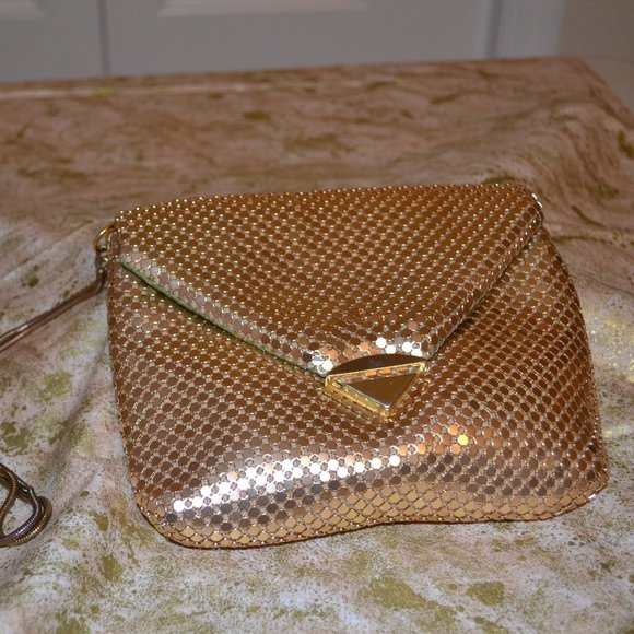 Handbags - Vintage gold mesh purse with coin purse